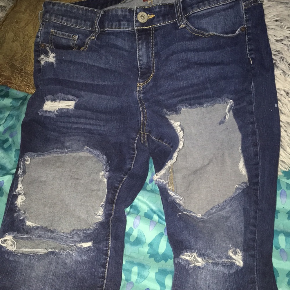 Super distressed jeans